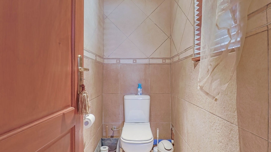 5 Bedroom Property for Sale in Birdwood Estate North West